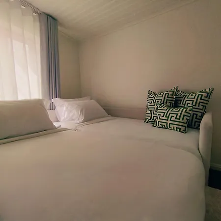 Theone Alfama Apartament *